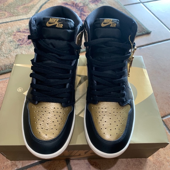 Jordan 1 Retro High OG "Black And Gold" Men's shoe - Picture 4 of 15